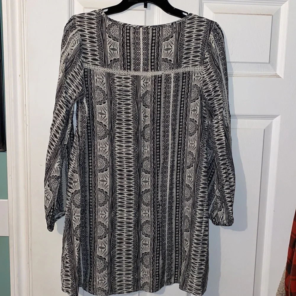 3/$30 Roxy Boho Style Top - Picture 8 of 10